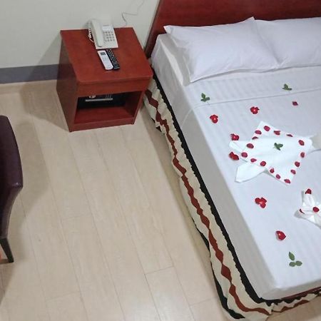 Hato Inn Rangoon Buitenkant foto