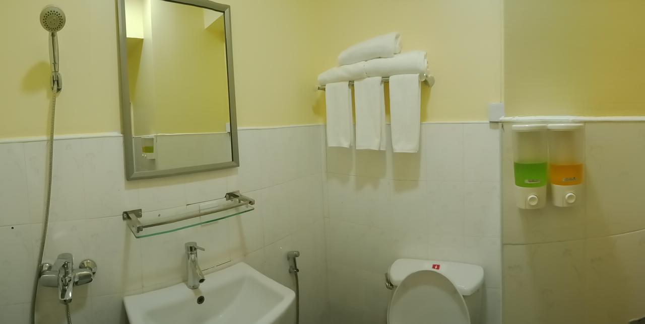 Hato Inn Rangoon Buitenkant foto